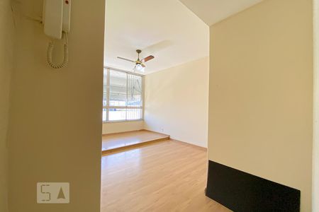 Sala de apartamento para alugar com 1 quarto, 50m² em Ramos, Rio de Janeiro