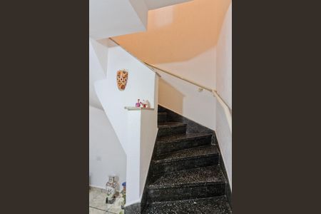 Escada de casa à venda com 2 quartos, 90m² em Conjunto Residencial Santa Terezinha, São Paulo