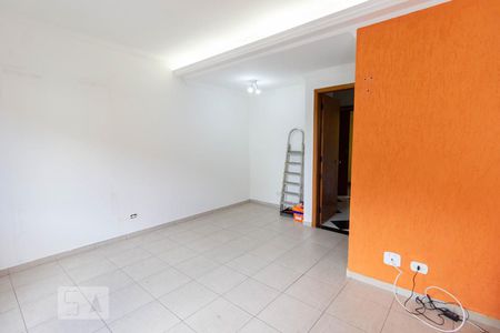 Sala de casa de condomínio para alugar com 2 quartos, 70m² em Jardim Monjolo, São Paulo