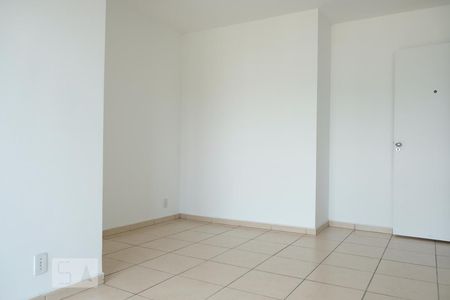 Sala de apartamento para alugar com 2 quartos, 98m² em Taquara, Rio de Janeiro