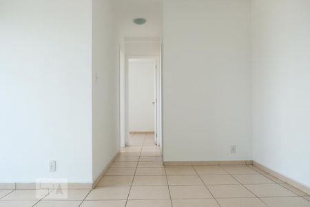 Corredor de apartamento para alugar com 2 quartos, 98m² em Taquara, Rio de Janeiro