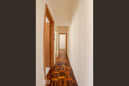 Corredor de apartamento à venda com 2 quartos, 58m² em Petrópolis, Porto Alegre