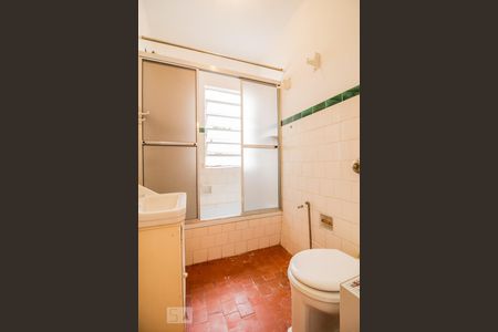 Banheiro de apartamento à venda com 1 quarto, 57m² em Centro Histórico, Porto Alegre