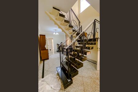 Escada para os quartos de casa à venda com 4 quartos, 152m² em Vila Oratório, São Paulo