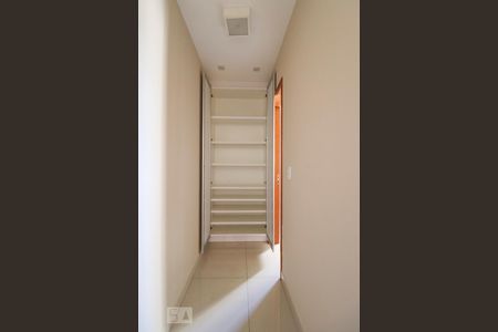 Corredor de apartamento para alugar com 3 quartos, 90m² em Alto da Glória, Goiânia