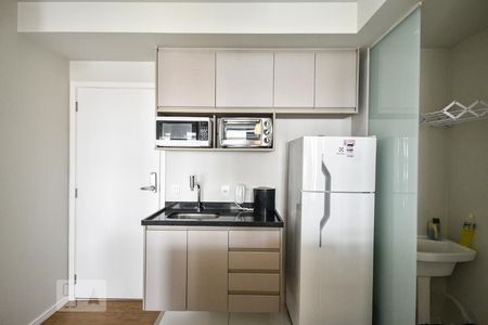 Cozinha de apartamento para alugar com 1 quarto, 50m² em Pinheiros, São Paulo