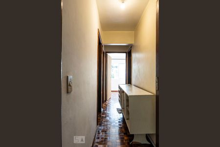 Corredor de apartamento para alugar com 3 quartos, 80m² em Cabral, Curitiba