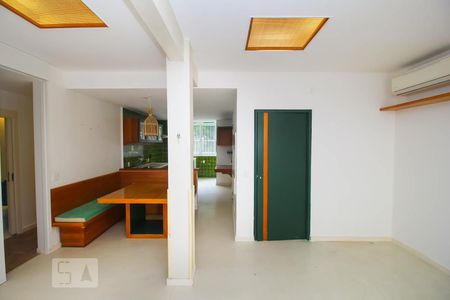 Sala de apartamento para alugar com 2 quartos, 100m² em Humaitá, Rio de Janeiro