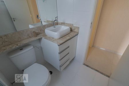 Banheiro de apartamento à venda com 2 quartos, 44m² em Jardim Las Vegas, Guarulhos