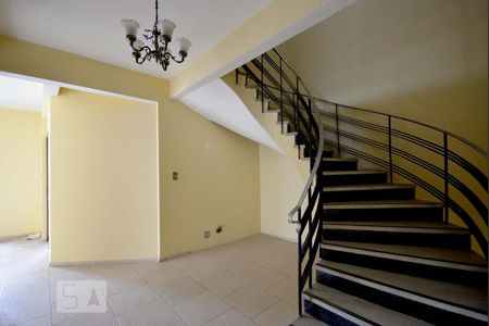 Circulação de casa à venda com 4 quartos, 300m² em Vila Dom Pedro I, São Paulo