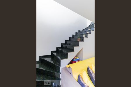 Escada de casa à venda com 3 quartos, 114m² em Vila Buenos Aires, São Paulo