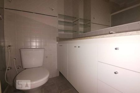 Banheiro de apartamento para alugar com 1 quarto, 90m² em Vila Andrade, São Paulo