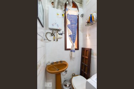 Banheiro de kitnet/studio para alugar com 1 quarto, 30m² em Santa Teresa, Rio de Janeiro
