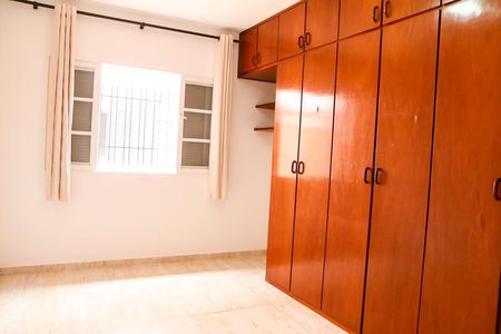 Quarto 2 de casa à venda com 4 quartos, 140m² em Jardim Satélite, São Paulo
