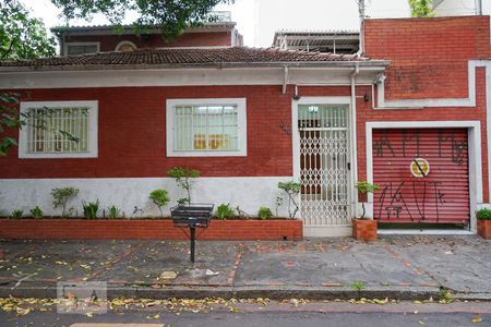 Casa para alugar com 240m², 5 quartos e 2 vagas Casa para alugar com 240m², 5 quartos e 2 vagasFachada