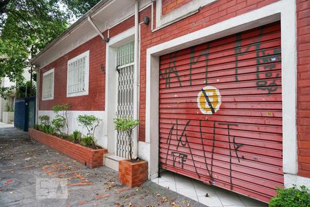 Casa para alugar com 240m², 5 quartos e 2 vagas Casa para alugar com 240m², 5 quartos e 2 vagasFachada