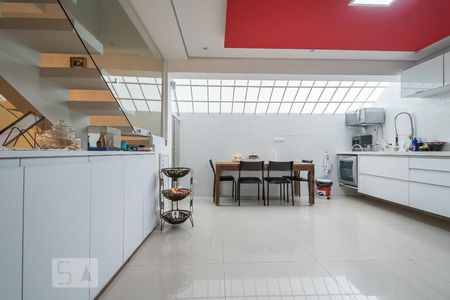 Cozinha  de casa à venda com 3 quartos, 230m² em Vila Cordeiro, São Paulo