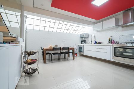 Cozinha  de casa à venda com 3 quartos, 230m² em Vila Cordeiro, São Paulo