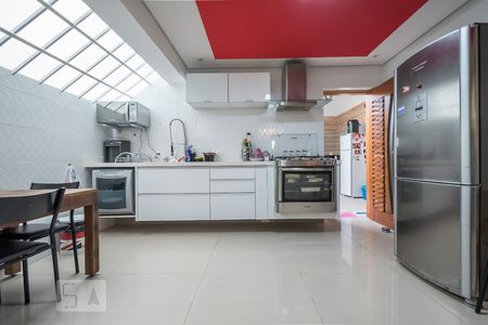 Cozinha  de casa à venda com 3 quartos, 230m² em Vila Cordeiro, São Paulo