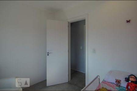 Quarto 1 de apartamento para alugar com 2 quartos, 60m² em Medianeira, Porto Alegre