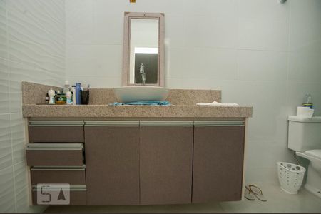 Banheiro da Suíte 1 de apartamento para alugar com 2 quartos, 100m² em Capão da Imbuia, São José dos Pinhais