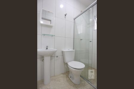 Banheiro de kitnet/studio para alugar com 1 quarto, 14m² em Vila Butantã, São Paulo