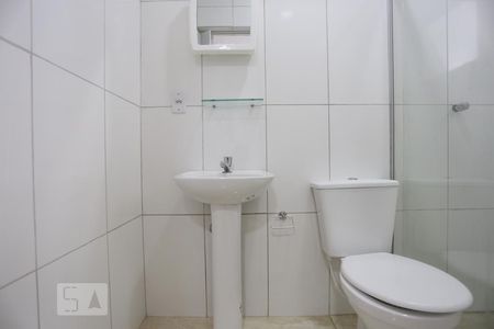 Banheiro de kitnet/studio para alugar com 1 quarto, 14m² em Vila Butantã, São Paulo