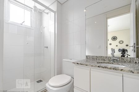 Banheiro de kitnet/studio para alugar com 1 quarto, 40m² em Alto da Glória, Curitiba