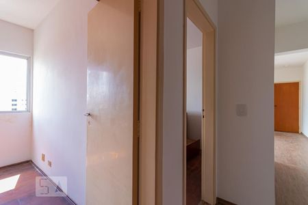 Corredor de apartamento para alugar com 2 quartos, 60m² em Vila Vermelha, São Paulo