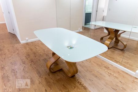 Mesa de apartamento para alugar com 2 quartos, 64m² em Campestre, Santo André