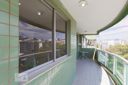 Varanda (1º andar) de apartamento à venda com 3 quartos, 160m² em Anil, Rio de Janeiro