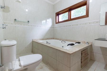 Banheiro suite de casa à venda com 4 quartos, 380m² em Parque Taquaral, Campinas