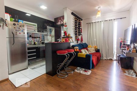 Sala de apartamento à venda com 2 quartos, 48m² em Quitaúna, Osasco