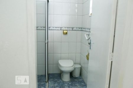 Banheiro de casa para alugar com 1 quarto, 40m² em Vila Guarani (z Sul), São Paulo