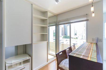 Sala de apartamento à venda com 1 quarto, 45m² em Cambuí, Campinas
