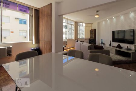 Sala de apartamento para alugar com 3 quartos, 150m² em Leme, Rio de Janeiro