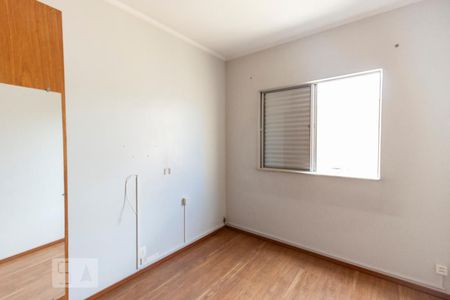 Quarto de apartamento para alugar com 3 quartos, 75m² em Vila Iza, Campinas