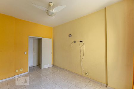 Sala de apartamento à venda com 2 quartos, 80m² em Centro, Niterói