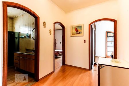 Casa à venda com 350m², 5 quartos e 4 vagas Casa à venda com 350m², 5 quartos e 4 vagasHall dos Quartos