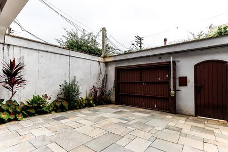 Casa à venda com 350m², 5 quartos e 4 vagas Casa à venda com 350m², 5 quartos e 4 vagasGaragem