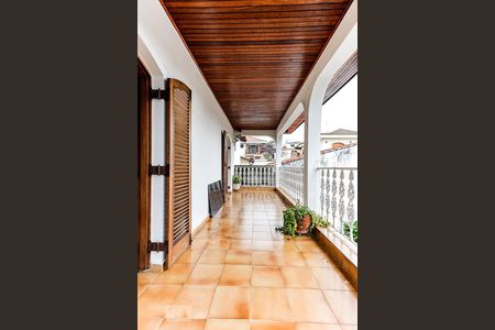 Casa à venda com 350m², 5 quartos e 4 vagas Casa à venda com 350m², 5 quartos e 4 vagasVaranda Quartos 3 e 4