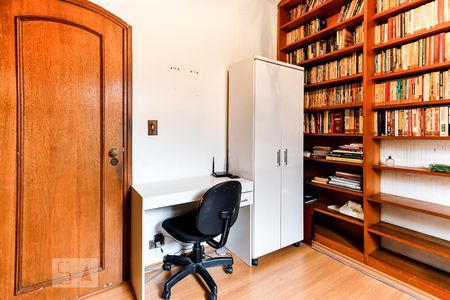 Casa à venda com 350m², 5 quartos e 4 vagas Casa à venda com 350m², 5 quartos e 4 vagasQuarto 5