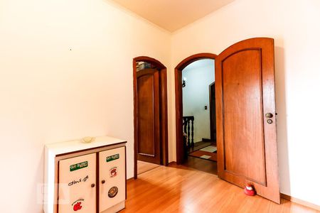 Casa à venda com 350m², 5 quartos e 4 vagas Casa à venda com 350m², 5 quartos e 4 vagasHall dos Quartos