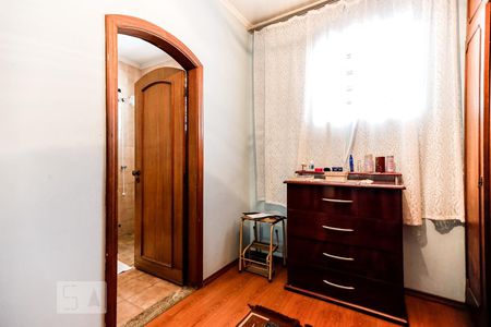 Casa à venda com 350m², 5 quartos e 4 vagas Casa à venda com 350m², 5 quartos e 4 vagasCloset Suíte 1