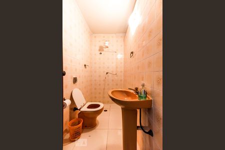 Casa à venda com 350m², 5 quartos e 4 vagas Casa à venda com 350m², 5 quartos e 4 vagasBanheiro 2 da Piscina