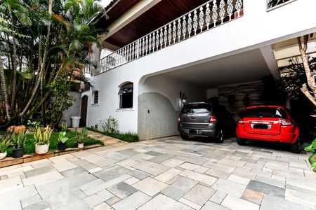 Casa à venda com 350m², 5 quartos e 4 vagas Casa à venda com 350m², 5 quartos e 4 vagasGaragem