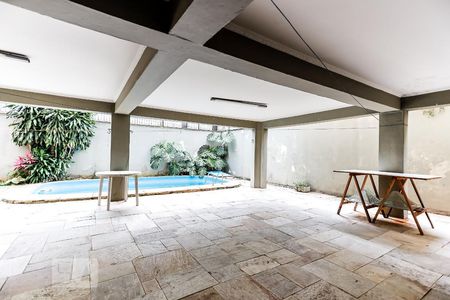 Casa à venda com 350m², 5 quartos e 4 vagas Casa à venda com 350m², 5 quartos e 4 vagasQuintal