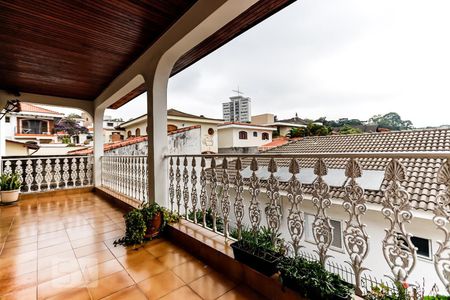 Casa à venda com 350m², 5 quartos e 4 vagas Casa à venda com 350m², 5 quartos e 4 vagasVaranda Quartos 3 e 4