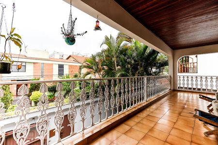 Casa à venda com 350m², 5 quartos e 4 vagas Casa à venda com 350m², 5 quartos e 4 vagasVaranda Suítes 1 e 2