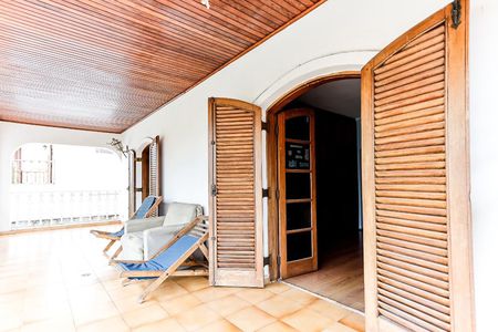 Casa à venda com 350m², 5 quartos e 4 vagas Casa à venda com 350m², 5 quartos e 4 vagasVaranda Suítes 1 e 2